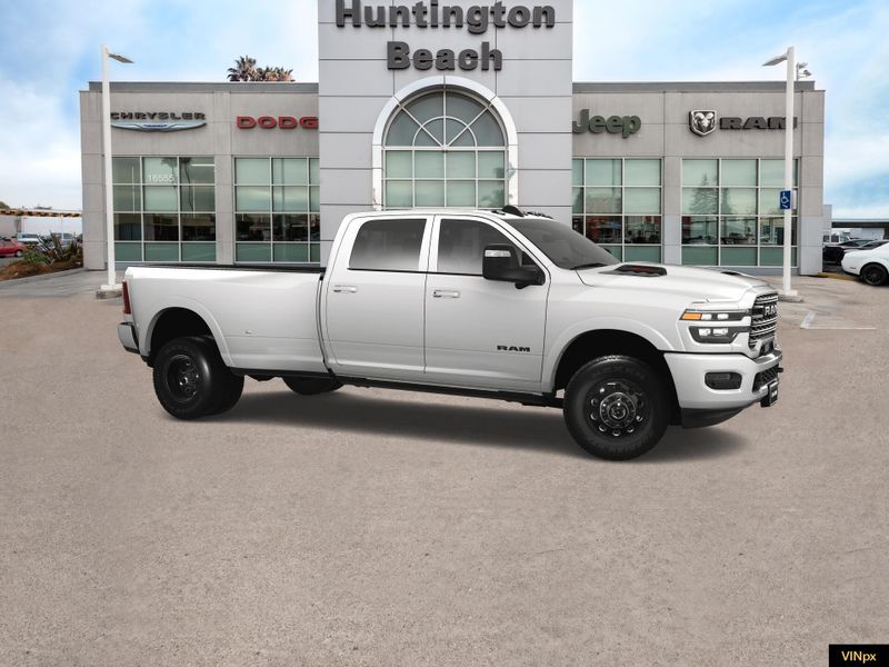 2025 RAM 3500 Limited Crew Cab 4x4 DullayImage 10