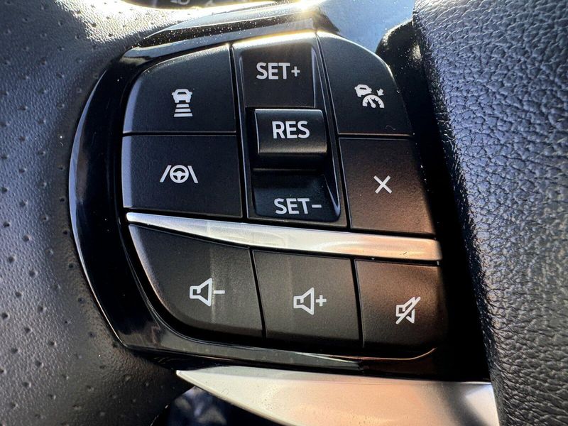 2024 Ford Explorer STImage 22