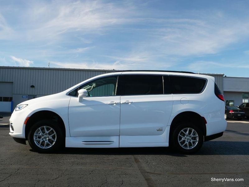 2022 Chrysler Pacifica Touring LImage 22