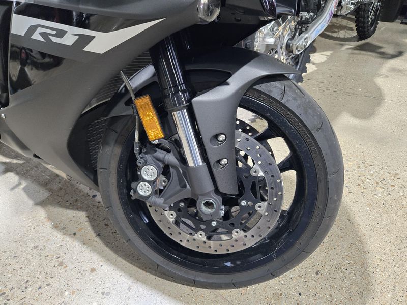 Used 2024 Yamaha YZFR1 Image 16