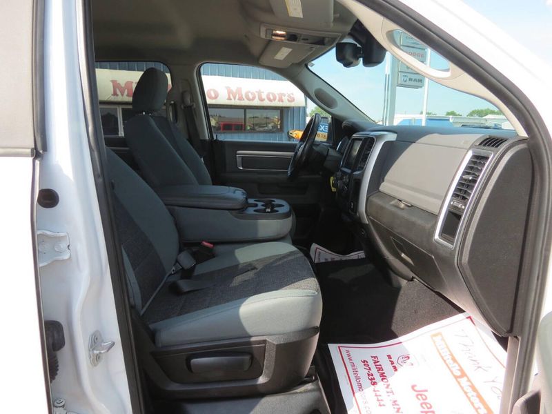 Used 2019 RAM 1500 Classic SLT 4x4 4dr Crew Cab 5.5 ft. SB PickupImage 30