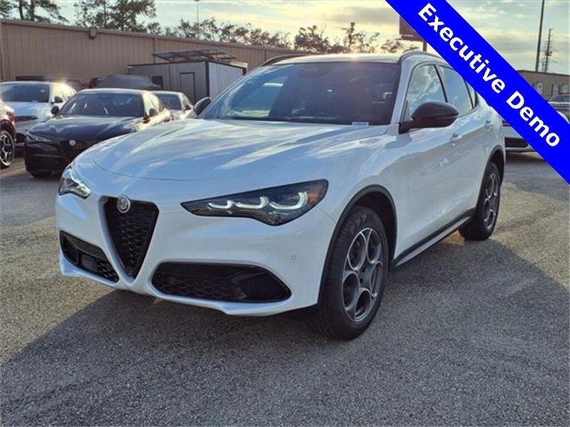 2025 Alfa Romeo Stelvio AwdImage 2