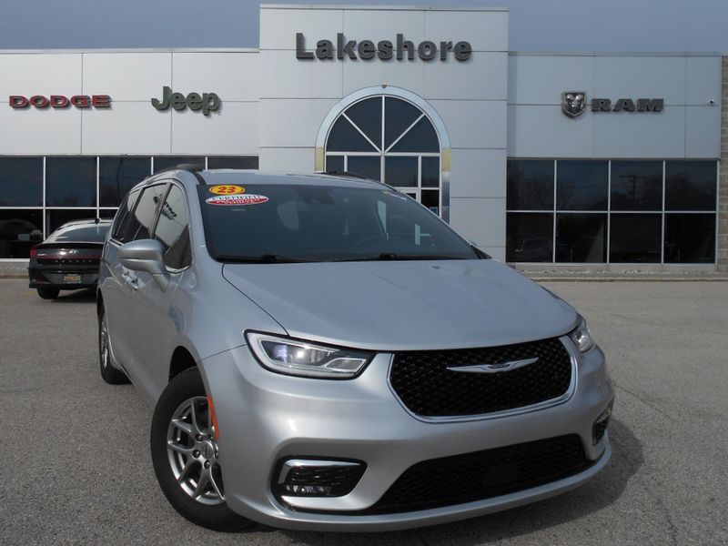 2022 Chrysler Pacifica Touring in a Silver Mist Clear Coat exterior color and Blackinterior. Lakeshore Chrysler Jeep Dodge (231) 500-5209 lakeshorechryslerjeep.com 