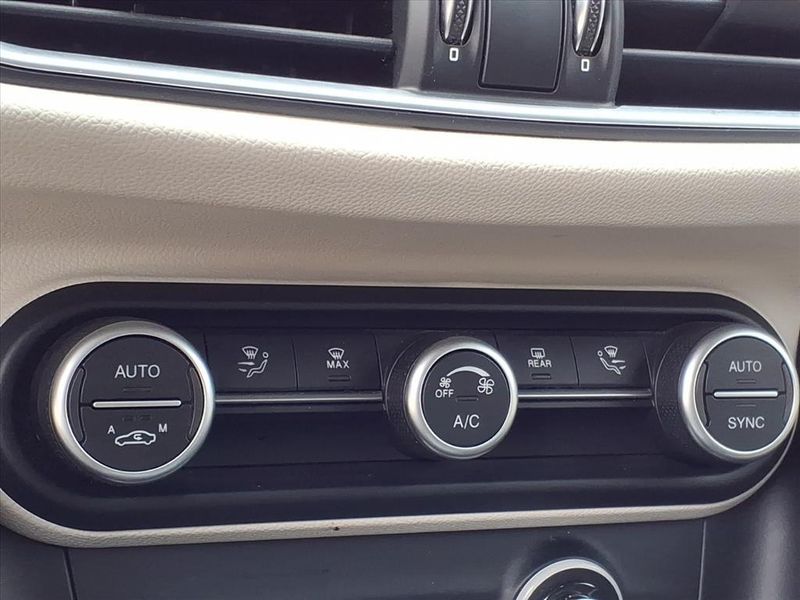 Used 2020 Alfa Romeo Stelvio Image 23