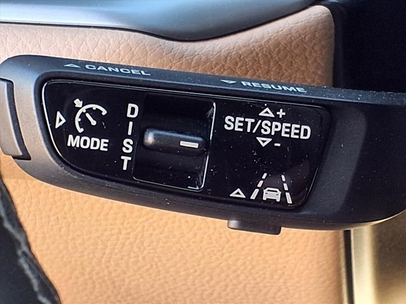 Used 2024 Porsche Cayenne Coupe BaseImage 22