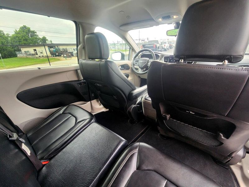 Used 2023 Chrysler Pacifica Touring L