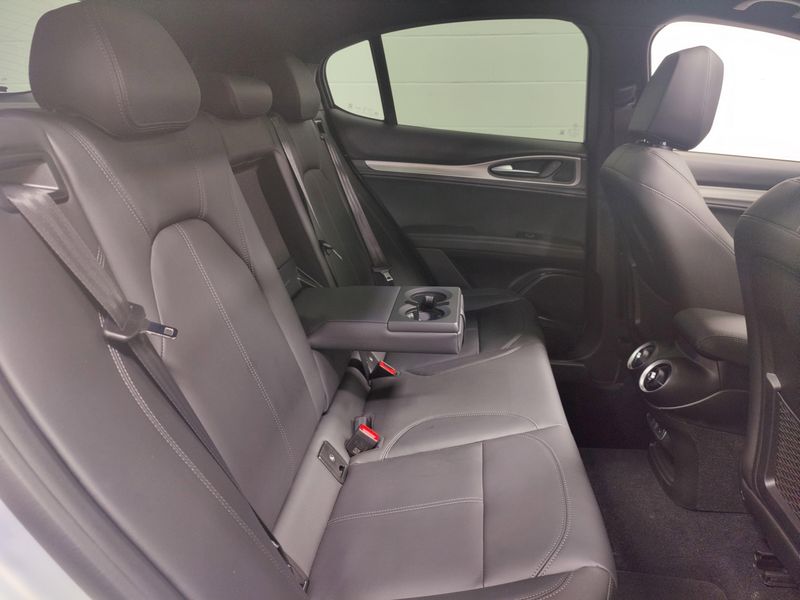 2024 Alfa Romeo Stelvio Ti AWD w/Sunroof/NavImage 22