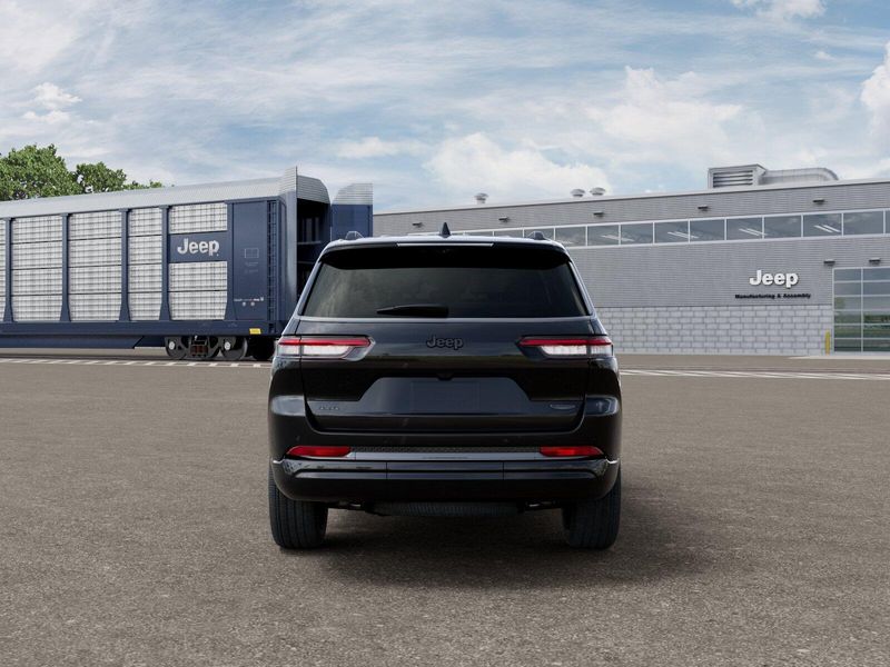 New 2026 Jeep Grand Cherokee L Summit 4x4Image 7