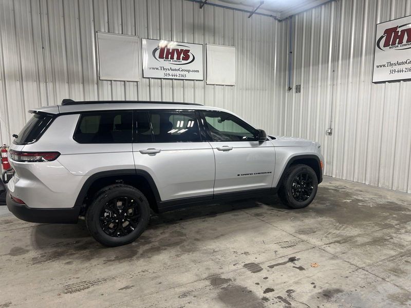 2025 Jeep Grand Cherokee L Altitude X 4x4Image 5