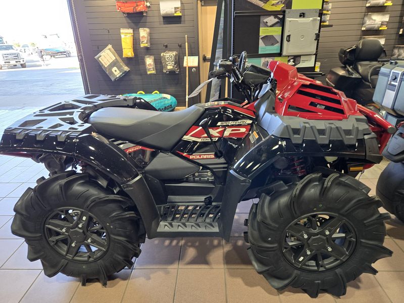 2025 Polaris SPORTSMAN XP 1000 MUD EDITION ONYX BLACK AND PERFORMANCE RED ACCENTS Image 2