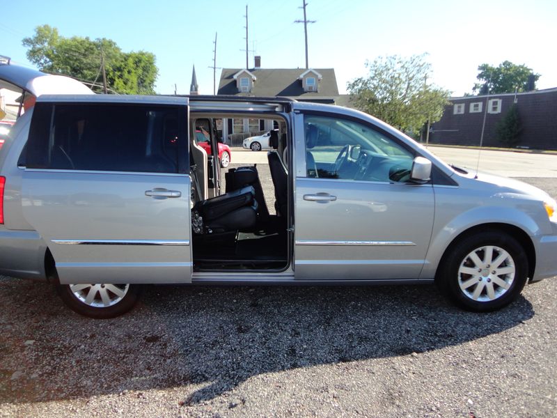 2014 Chrysler Town & Country TouringImage 11