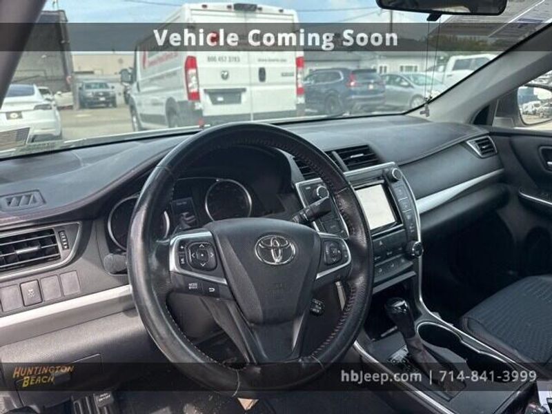 2015 Toyota Camry SEImage 10