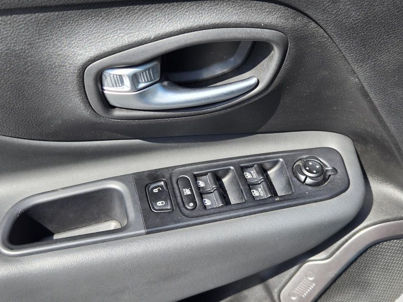 Used 2022 Jeep Renegade Latitude 4x4