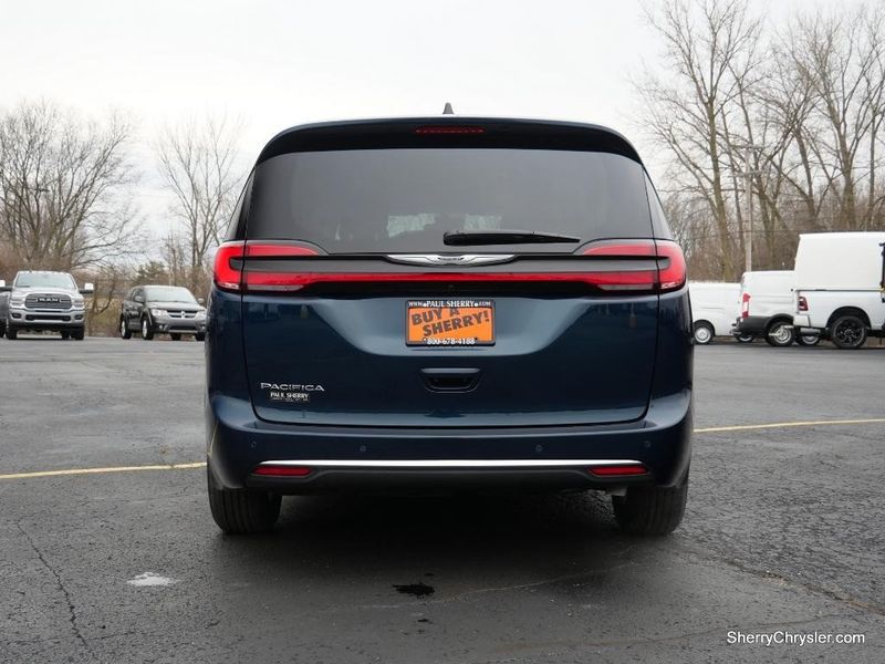 2023 Chrysler Pacifica Touring LImage 6