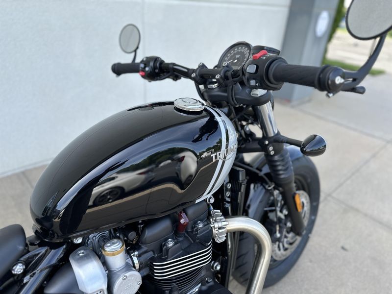 2025 Triumph Bonneville Bobber Image 7