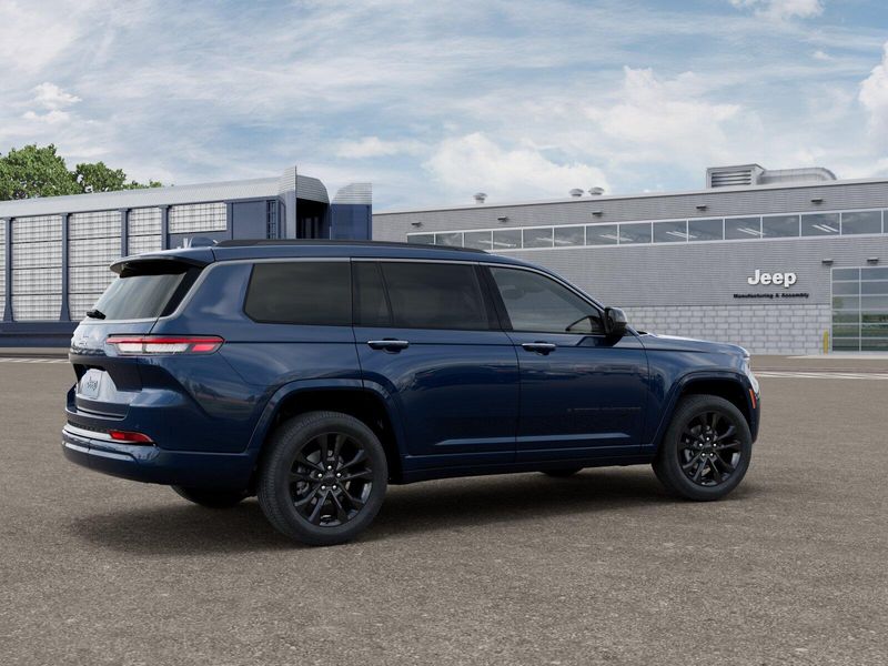 New 2026 Jeep Grand Cherokee L Limited Reserve 4x4Image 4