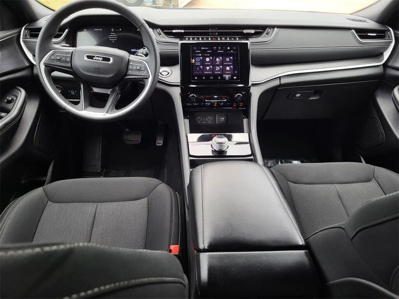 2024 Jeep Grand Cherokee L LaredoImage 33