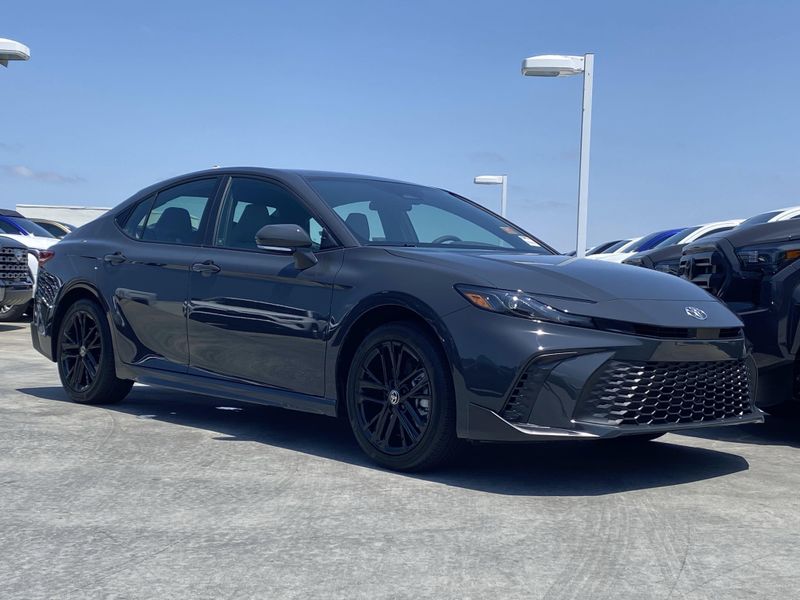 New 2025 Toyota Camry SEImage 2