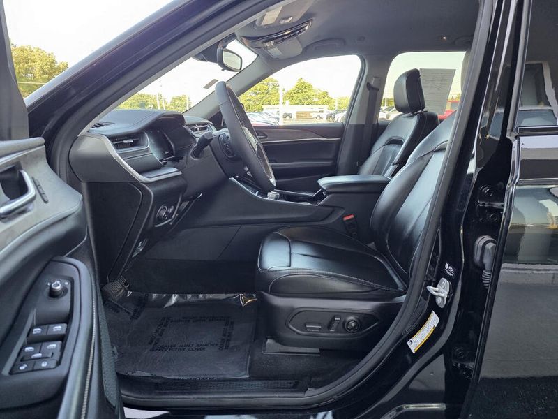 Used 2023 Jeep Grand Cherokee Limited