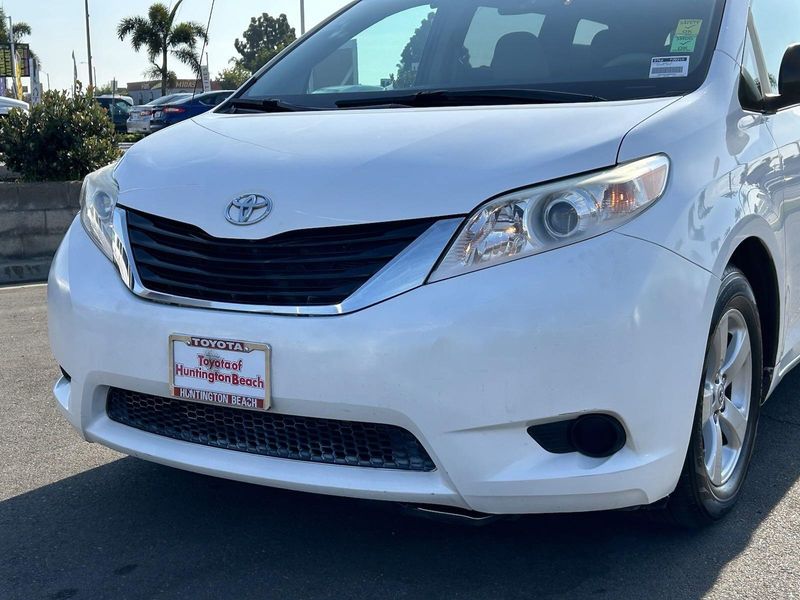 2011 Toyota Sienna BaseImage 9