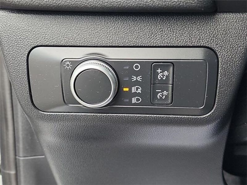2020 Ford Escape SEImage 18