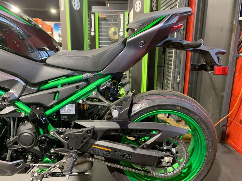 New 2025 Kawasaki Z900 SE ABS Image 11