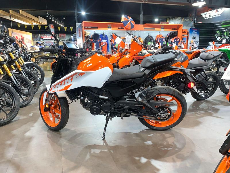 New 2024 KTM 250 DUKE Image 21