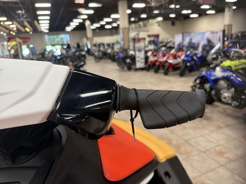 New 2026 Sea-Doo SPARK FOR 3 90 CONVENIENCE PACKAGE (SOUND SYSTEM) Image 21