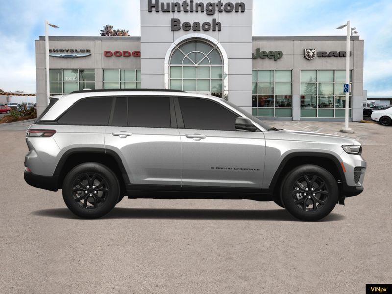 2025 Jeep Grand Cherokee Altitude 4x2Image 9
