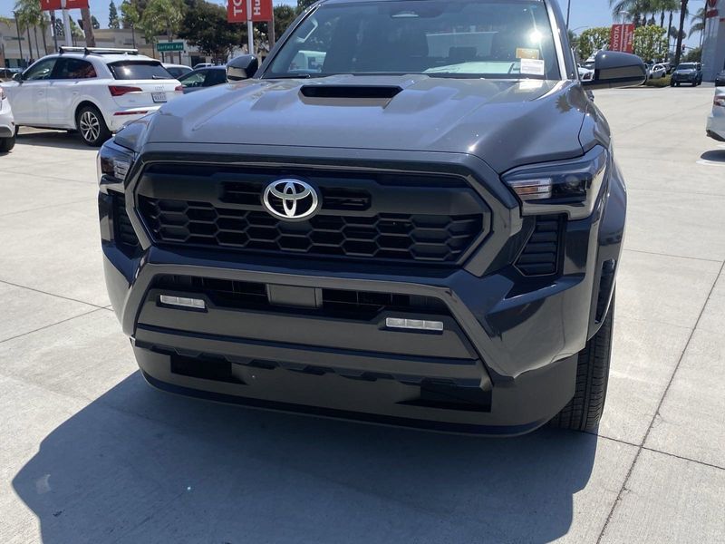 2024 Toyota Tacoma TRD SportImage 8