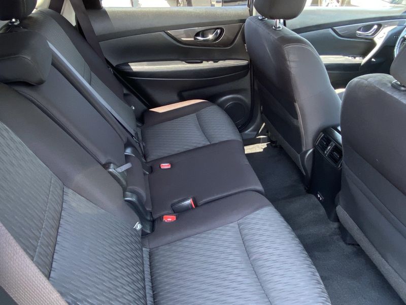 2019 Nissan Rogue SVImage 12