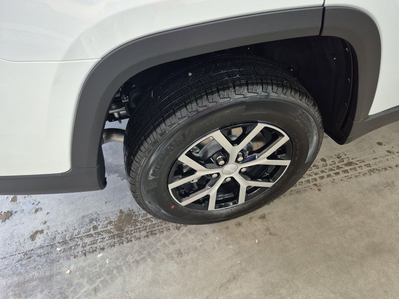 New 2025 Jeep Grand Cherokee L Limited 4x4Image 6