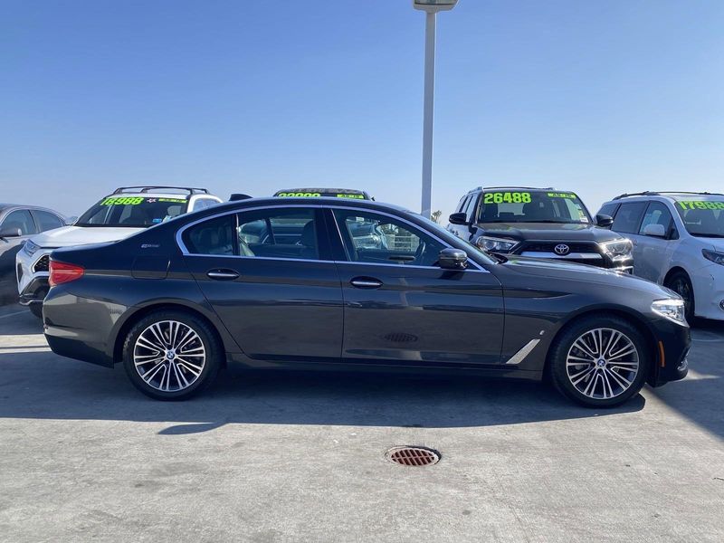 2018 BMW 5 Series 530e iPerformanceImage 3