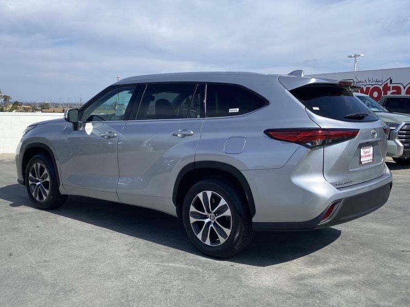 2022 Toyota Highlander XLEImage 6