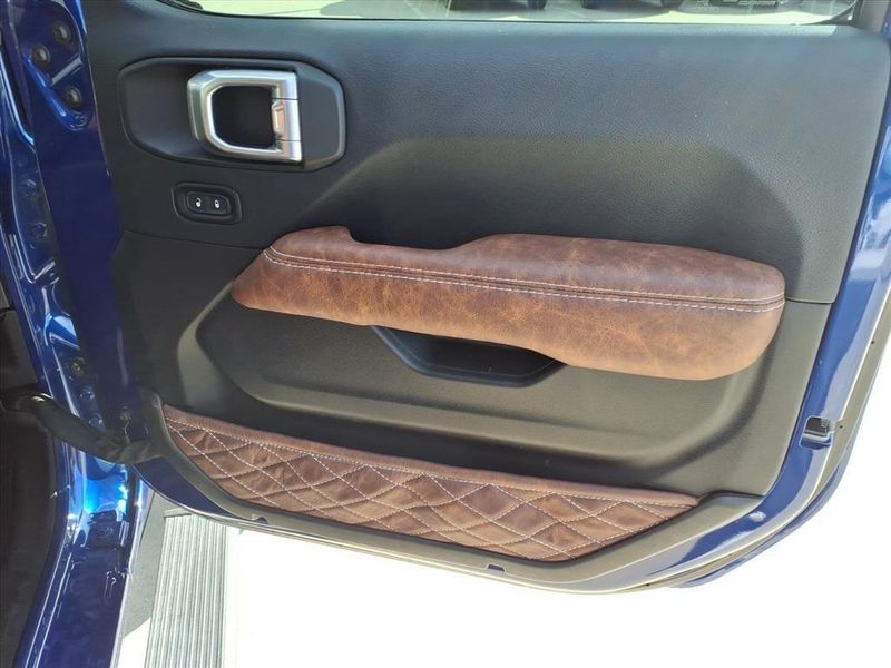 Used 2019 Jeep Wrangler Unlimited SaharaImage 7