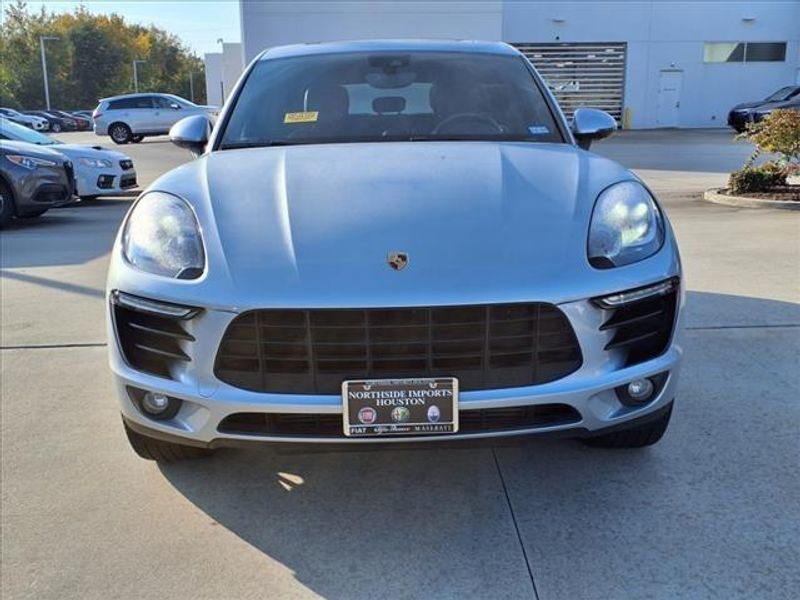 2018 Porsche Macan BaseImage 11