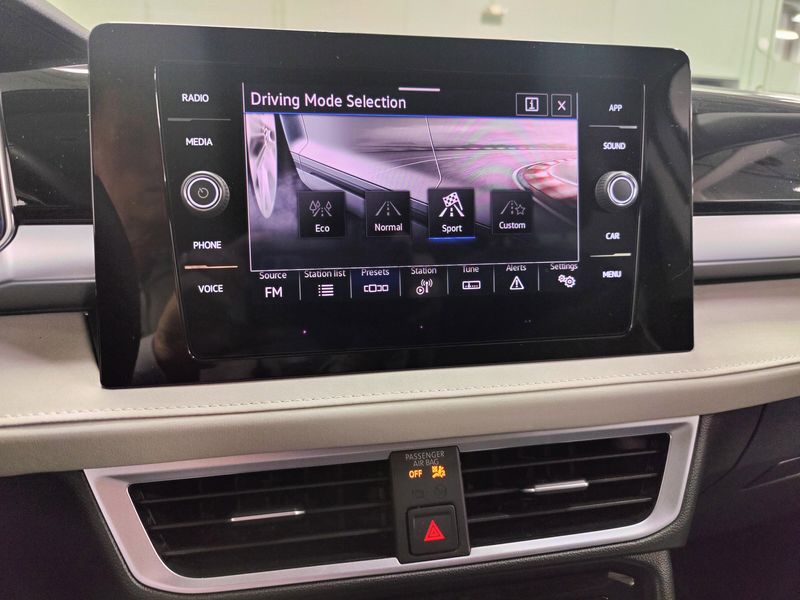 Used 2025 Volkswagen Taos SE 4-Motion AWDImage 21