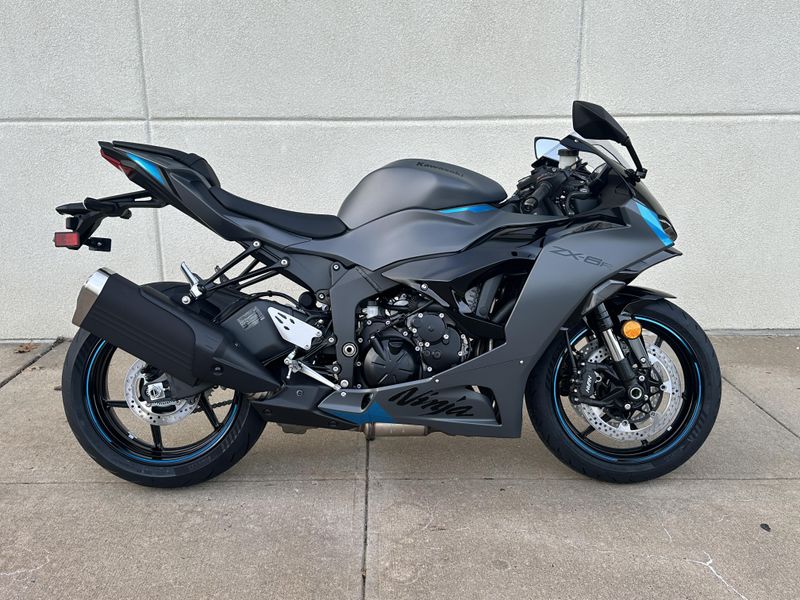2025 Kawasaki Ninja ZX6RImage 2