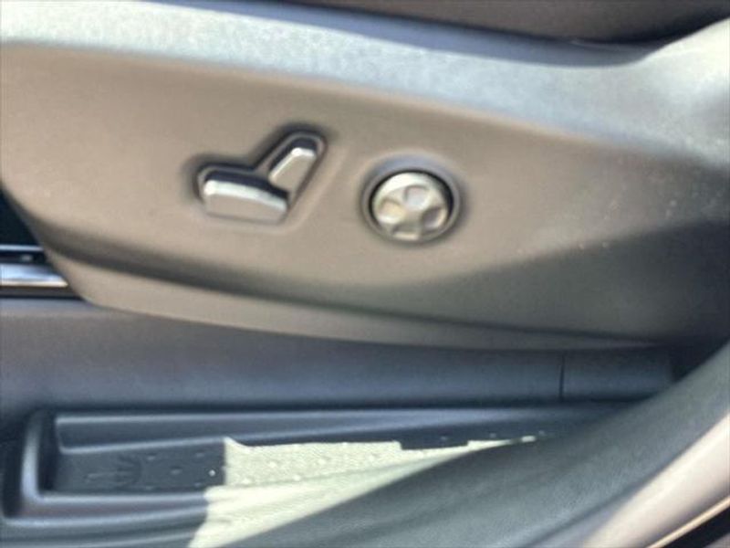New 2027 Chrysler Pacifica Limited Awd