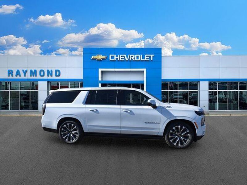 New 2026 Chevrolet Suburban High CountryImage 2