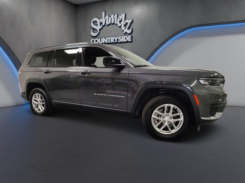 Used 2025 Jeep Grand Cherokee L Laredo V6 4x4 w/Luxury TechImage 3