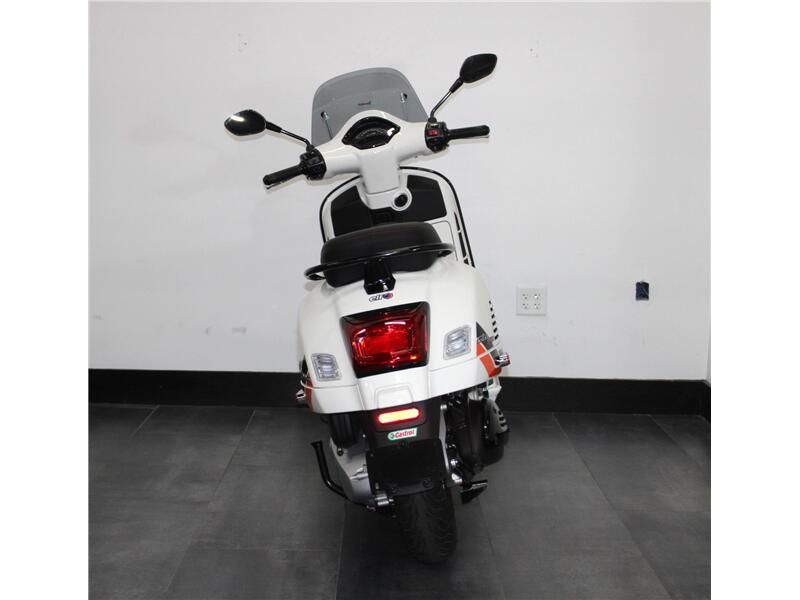 Used 2025 Vespa 300 GTS Image 2