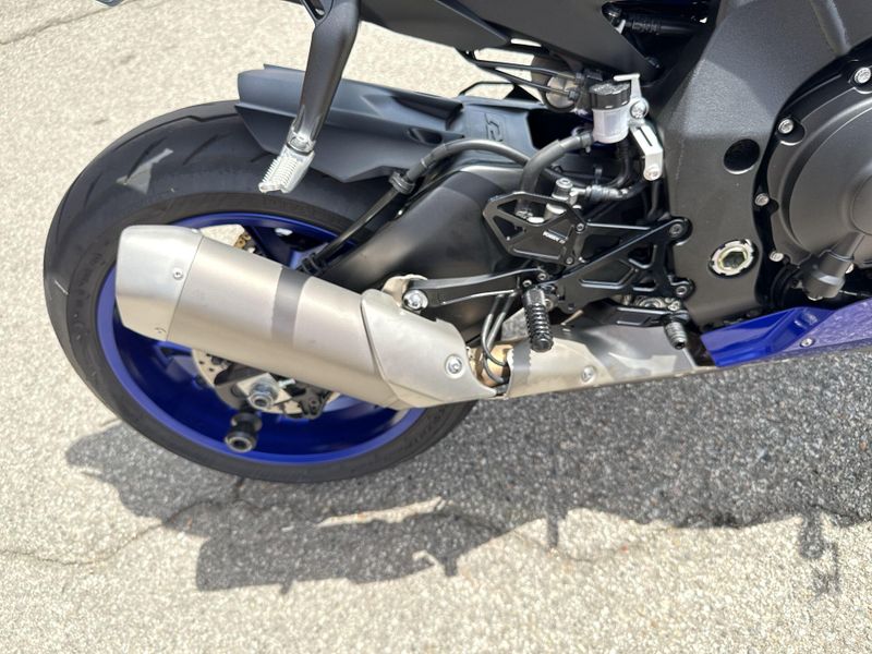 Used 2025 Yamaha YZF-R1 Image 16