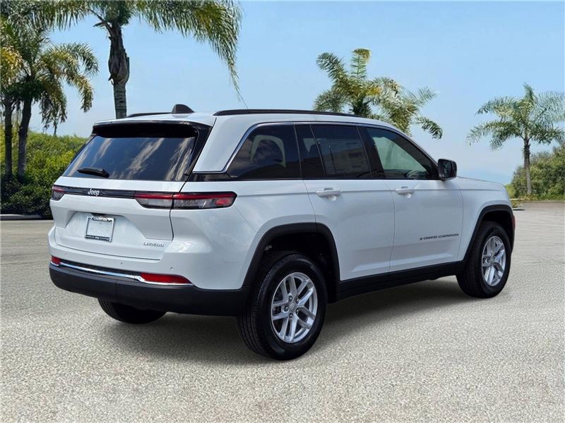 New 2026 Jeep Grand Cherokee Laredo 4x2