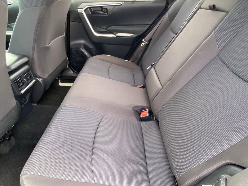 2022 Toyota RAV4 LEImage 16