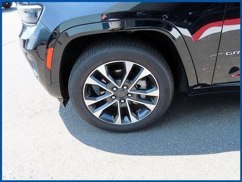 Used 2022 Jeep Grand Cherokee OverlandImage 4