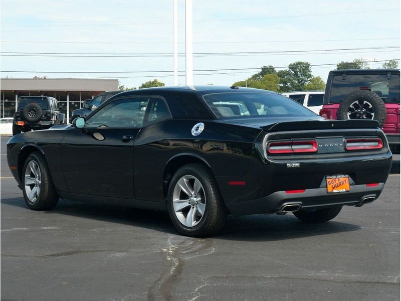 2018 Dodge Challenger SXTImage 13