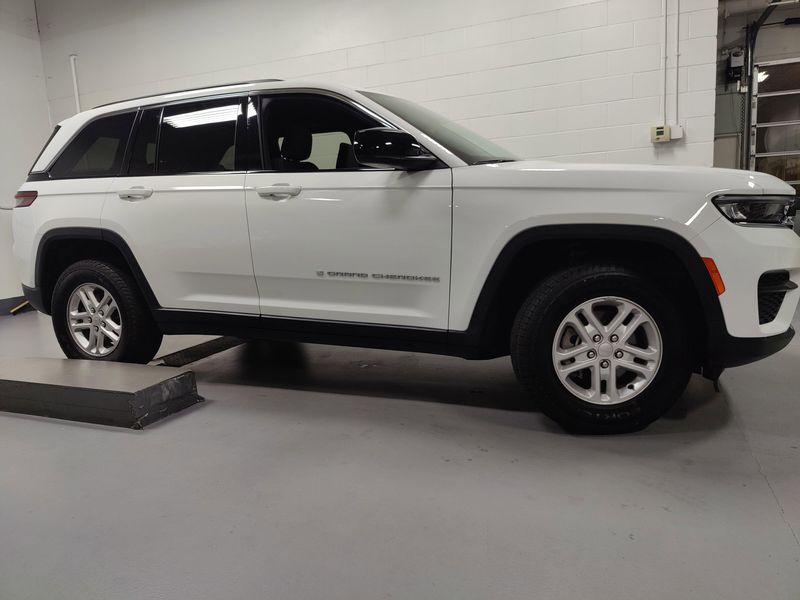Used 2024 Jeep Grand Cherokee Laredo Luxury Tech V6 4X4Image 3