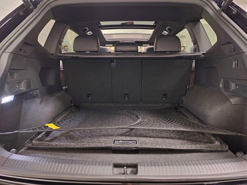 Used 2024 Volkswagen Tiguan SEL R-Line AWD w/Sunroof/NavImage 14