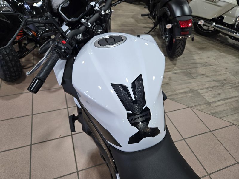 NEW 2026 KAWASAKI Z500 SE ABS Image 12